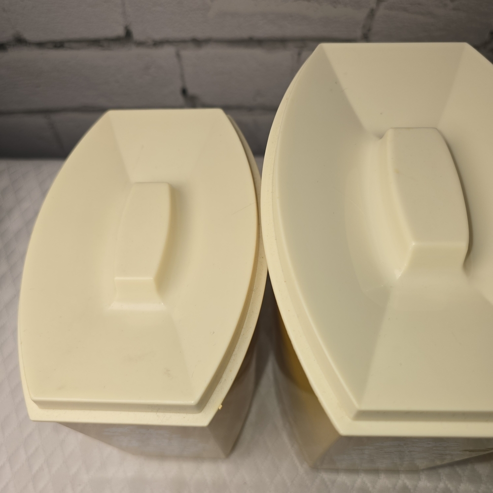 VINTAGE LUSTRO-WARE 4 PIECE PLASTIC NESTING CANISTER SET MID CENTURY EUC - Picture 5 of 9